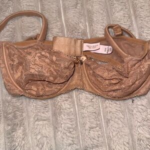 Victoria's Secret Beige Lace Bra
